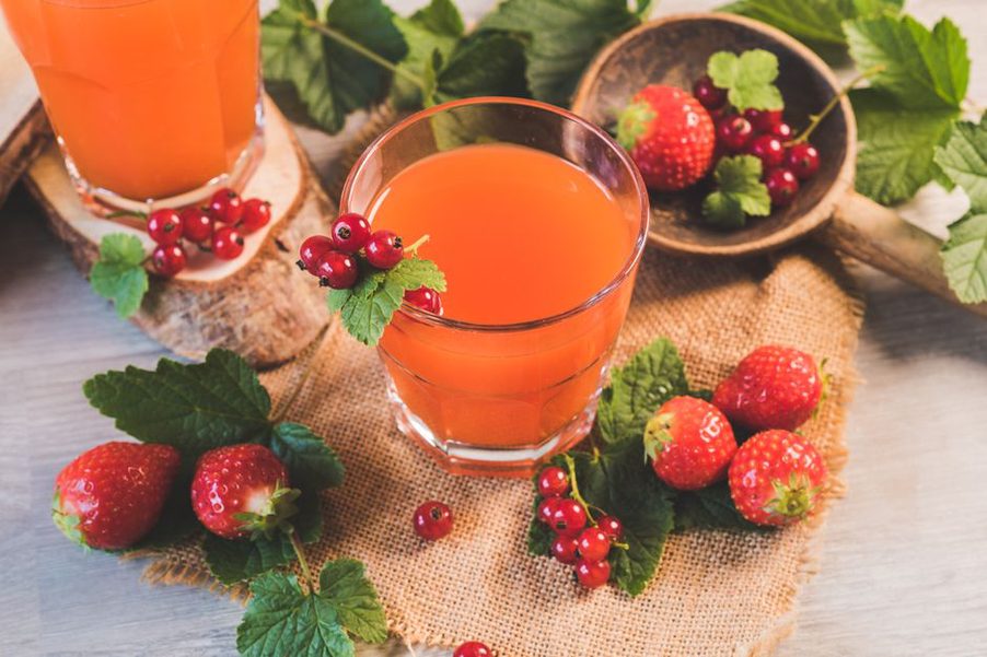 Verres de boissons fruitées aux textures différentes