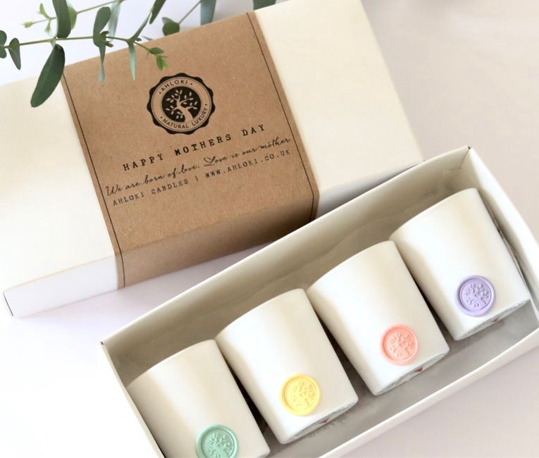 Thé et bougie séparés dans un coffret compartimenté