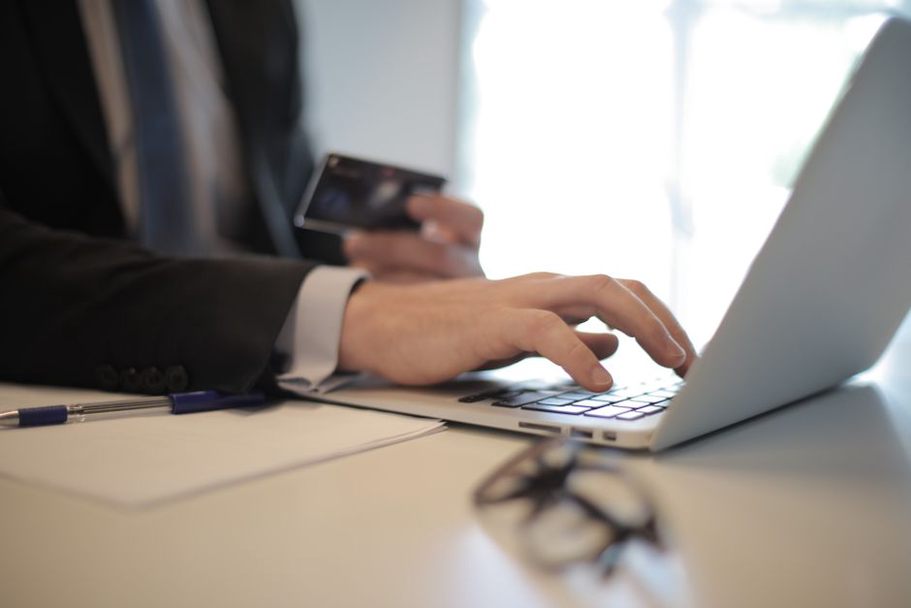 Vérification des détails avant un paiement en ligne
